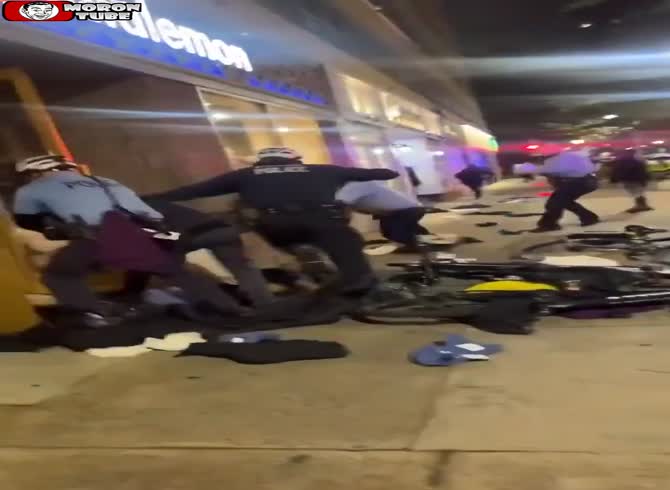 Video :During the violence in Philadelphia, police are unsure on which way to go